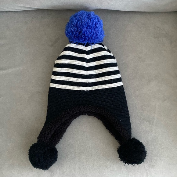 Toddler winter hat with blue Pom Pom - Picture 1 of 2